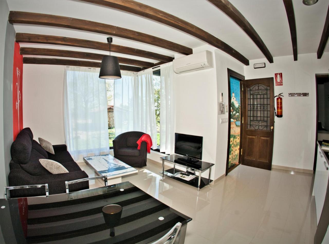 Apartamentos El Roble Valverde de la Vera Exterior photo